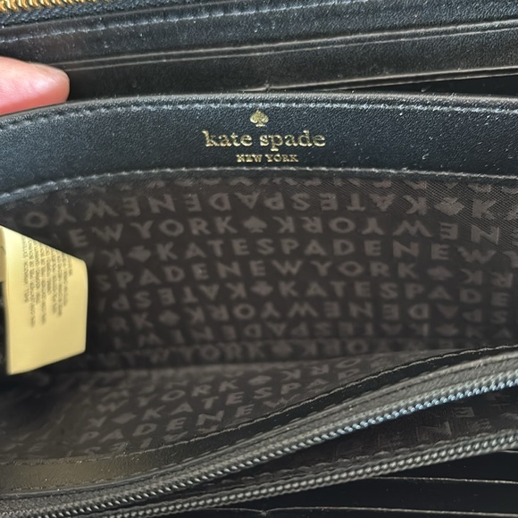 Kate Spade accordion wallet in black, barely used! LIKE NEW - Picture 4 of 6